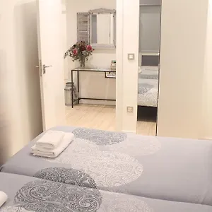 Homestay Talaia Ht, San Sebastian